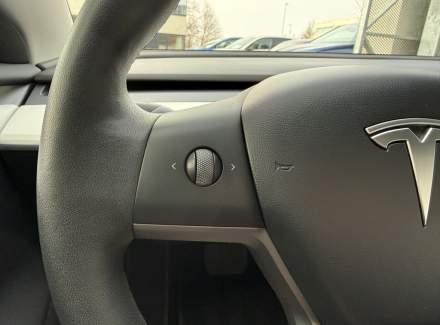 Tesla - Model 3