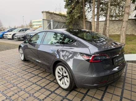 Tesla - Model 3