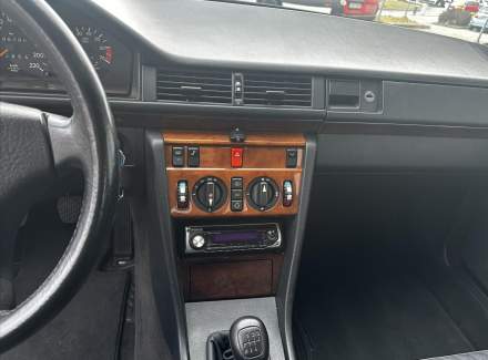 Mercedes-Benz - E-class