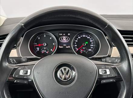 Volkswagen - Passat