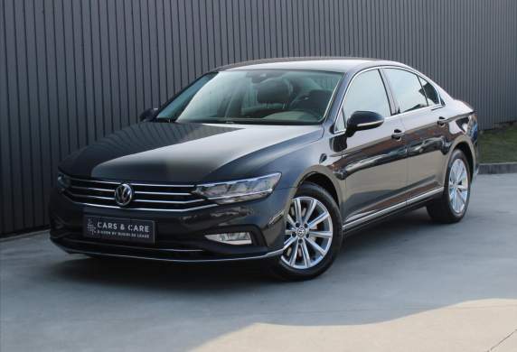 Volkswagen - Passat