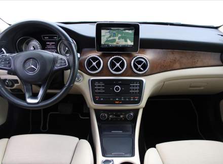 Mercedes-Benz - GLA