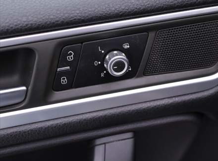 Volkswagen - Touareg