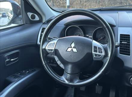 Mitsubishi - Outlander