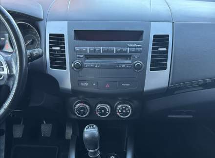 Mitsubishi - Outlander