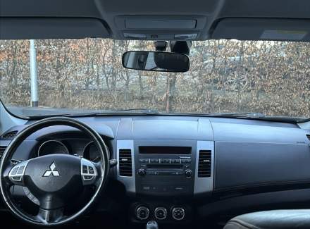 Mitsubishi - Outlander