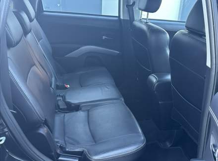 Mitsubishi - Outlander