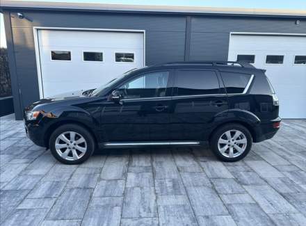 Mitsubishi - Outlander