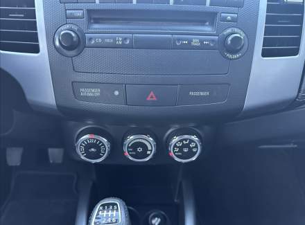 Mitsubishi - Outlander