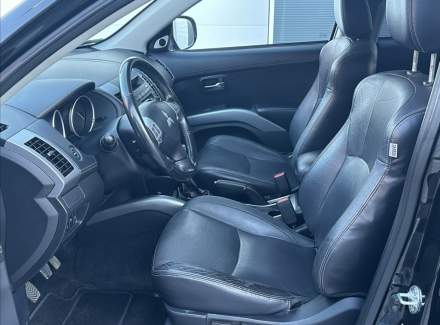 Mitsubishi - Outlander