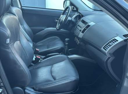 Mitsubishi - Outlander