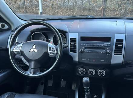 Mitsubishi - Outlander