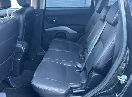 Mitsubishi - Outlander