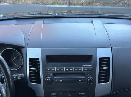 Mitsubishi - Outlander