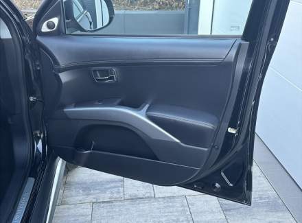 Mitsubishi - Outlander