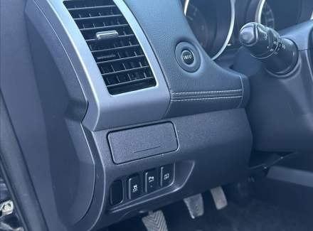 Mitsubishi - Outlander