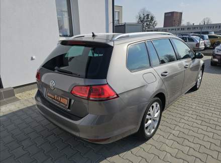 Volkswagen - Golf