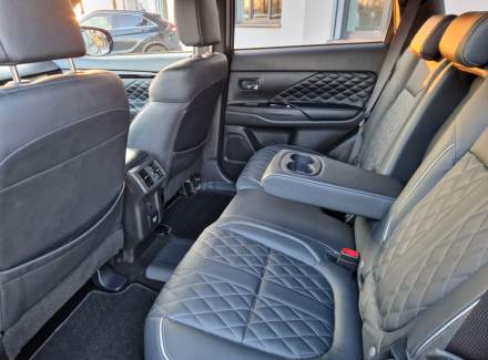 Mitsubishi - Outlander