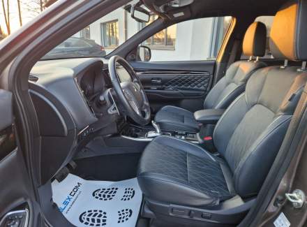 Mitsubishi - Outlander