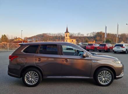 Mitsubishi - Outlander