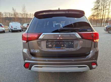 Mitsubishi - Outlander
