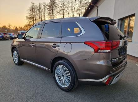 Mitsubishi - Outlander