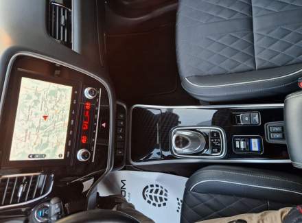 Mitsubishi - Outlander