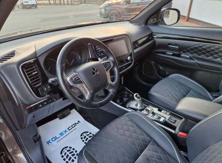 Mitsubishi - Outlander