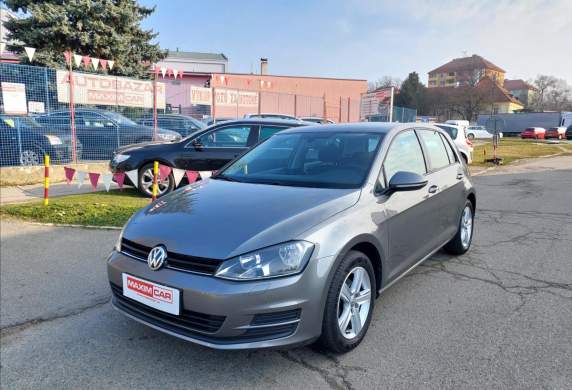 Volkswagen - Golf