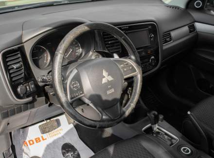 Mitsubishi - Outlander