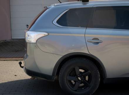 Mitsubishi - Outlander