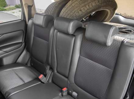 Mitsubishi - Outlander