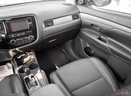 Mitsubishi - Outlander