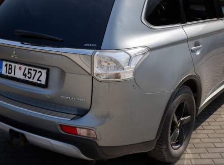 Mitsubishi - Outlander