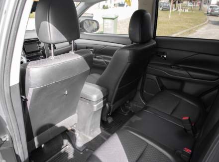 Mitsubishi - Outlander