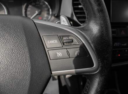 Mitsubishi - Outlander