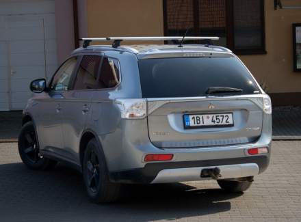 Mitsubishi - Outlander