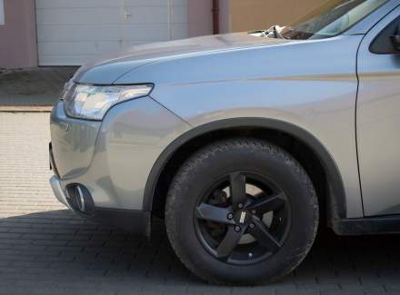 Mitsubishi - Outlander