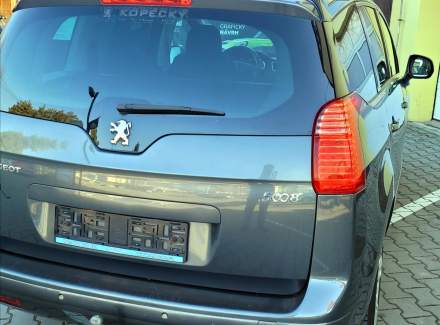 Peugeot - 5008