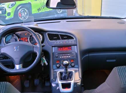 Peugeot - 5008