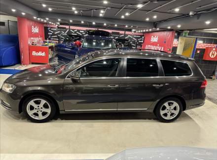 Volkswagen - Passat