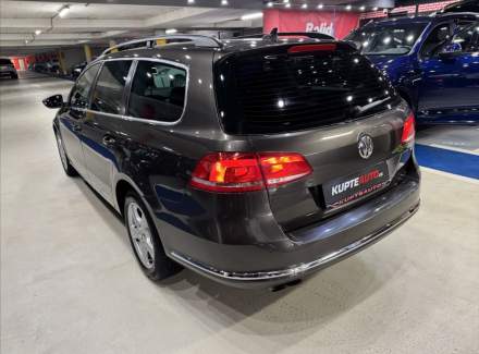 Volkswagen - Passat