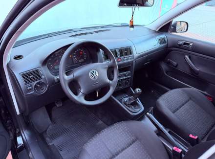 Volkswagen - Golf
