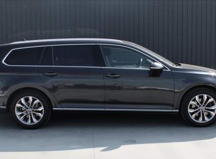 Volkswagen - Passat