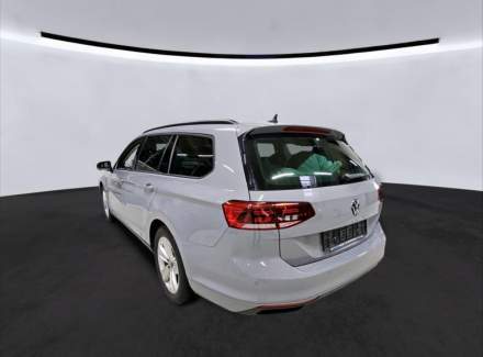 Volkswagen - Passat