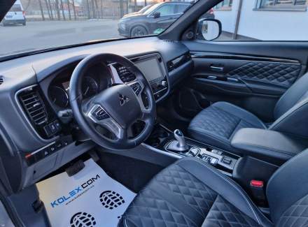 Mitsubishi - Outlander