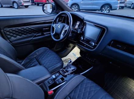 Mitsubishi - Outlander