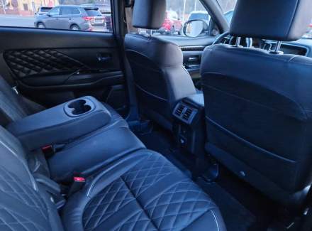 Mitsubishi - Outlander