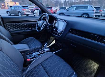 Mitsubishi - Outlander