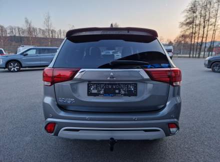 Mitsubishi - Outlander